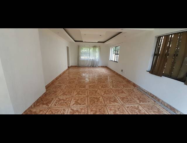 4 BEDROOM FREESTANDING FOR SALE IN ESTHER PARK